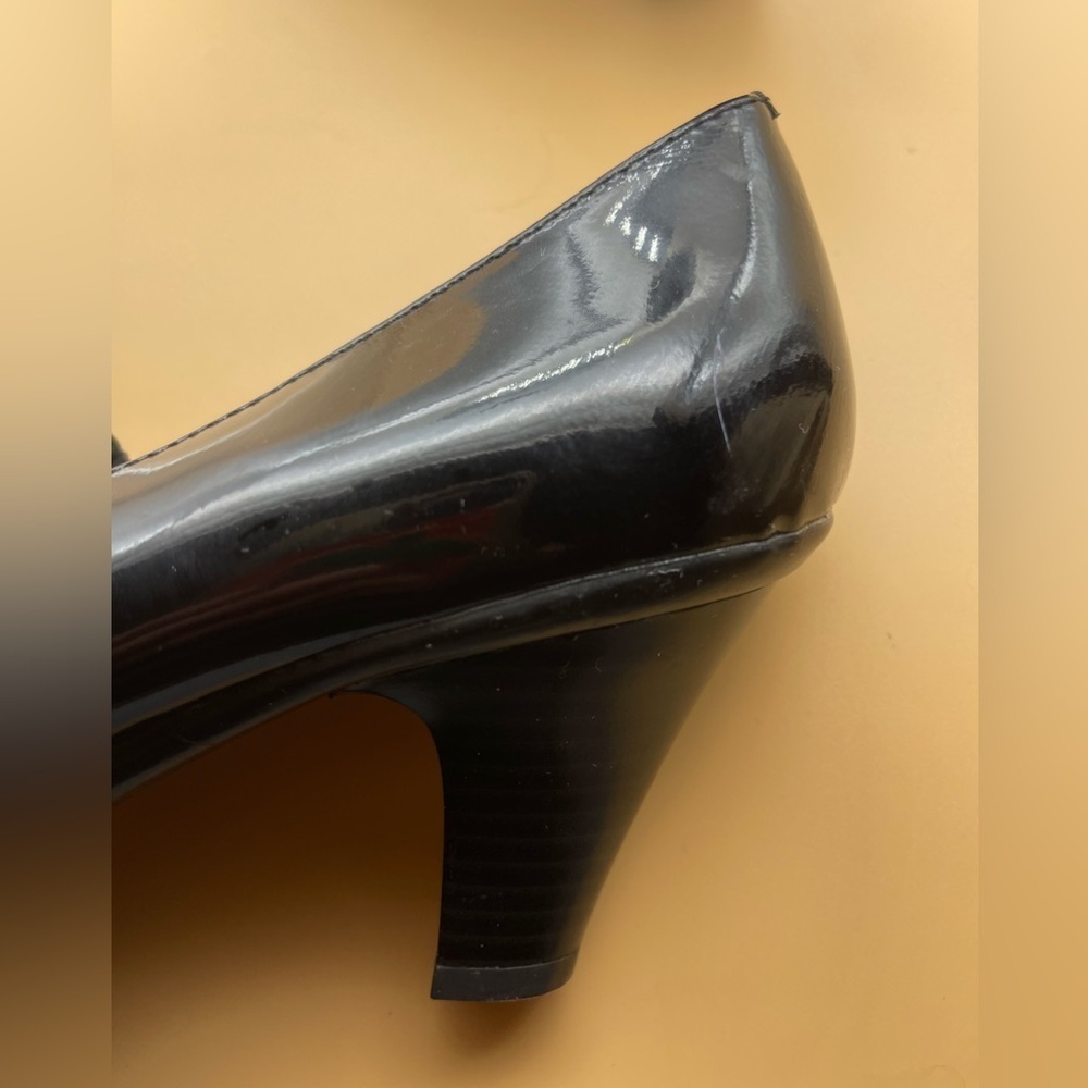 eurosoft by sofft courtney black patent pump, black patent, size 9.5M, euc - Picture 4 of 10